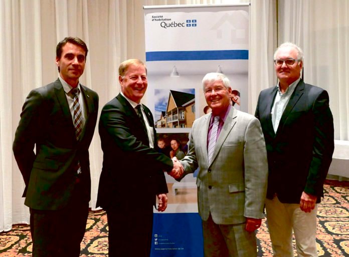 laval-to-develop-social-housing-web Société d’habitation du Québec with Laval Mayor Marc Demers.