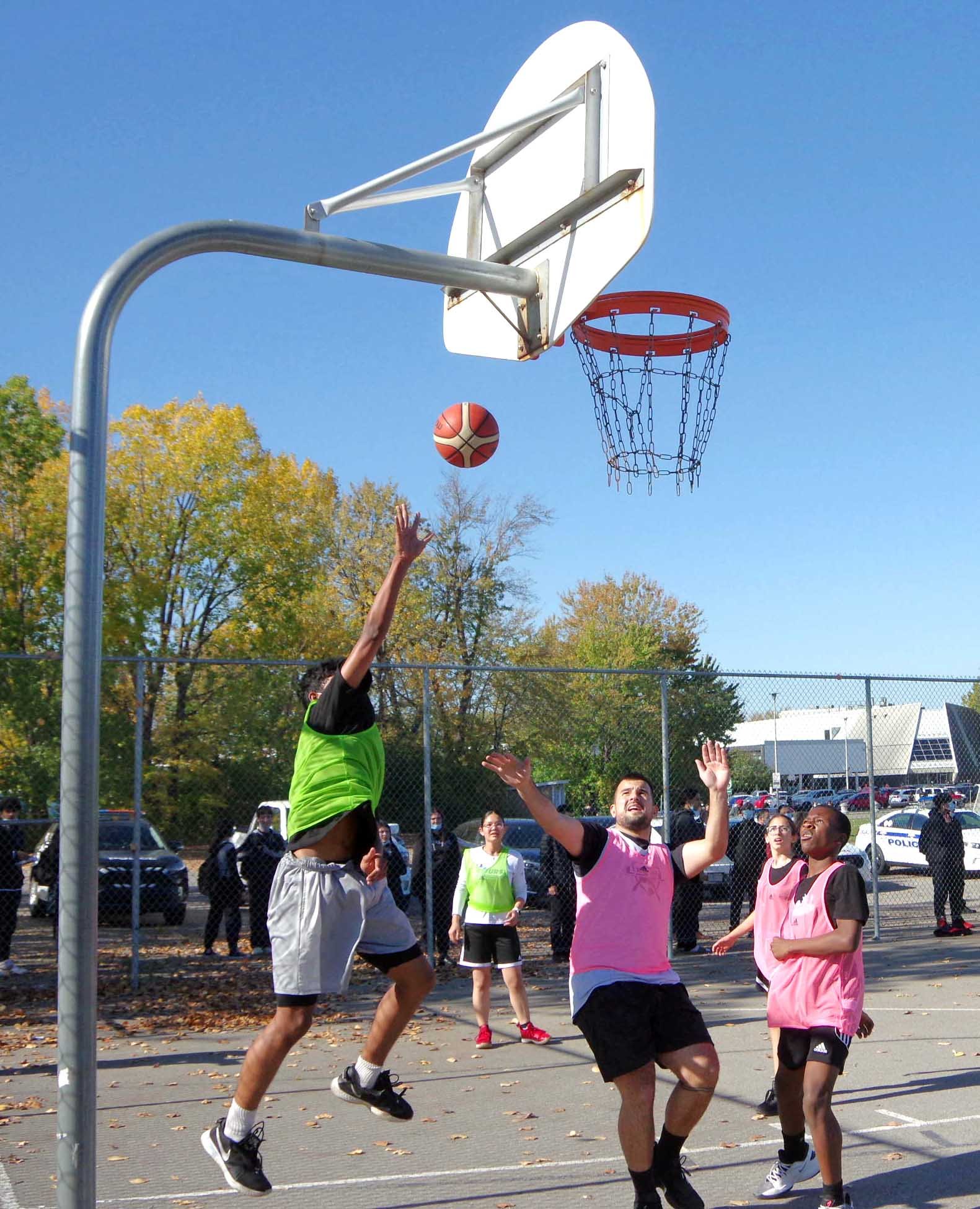 Laval Police and Saint-Maxime students connect on the basketball court