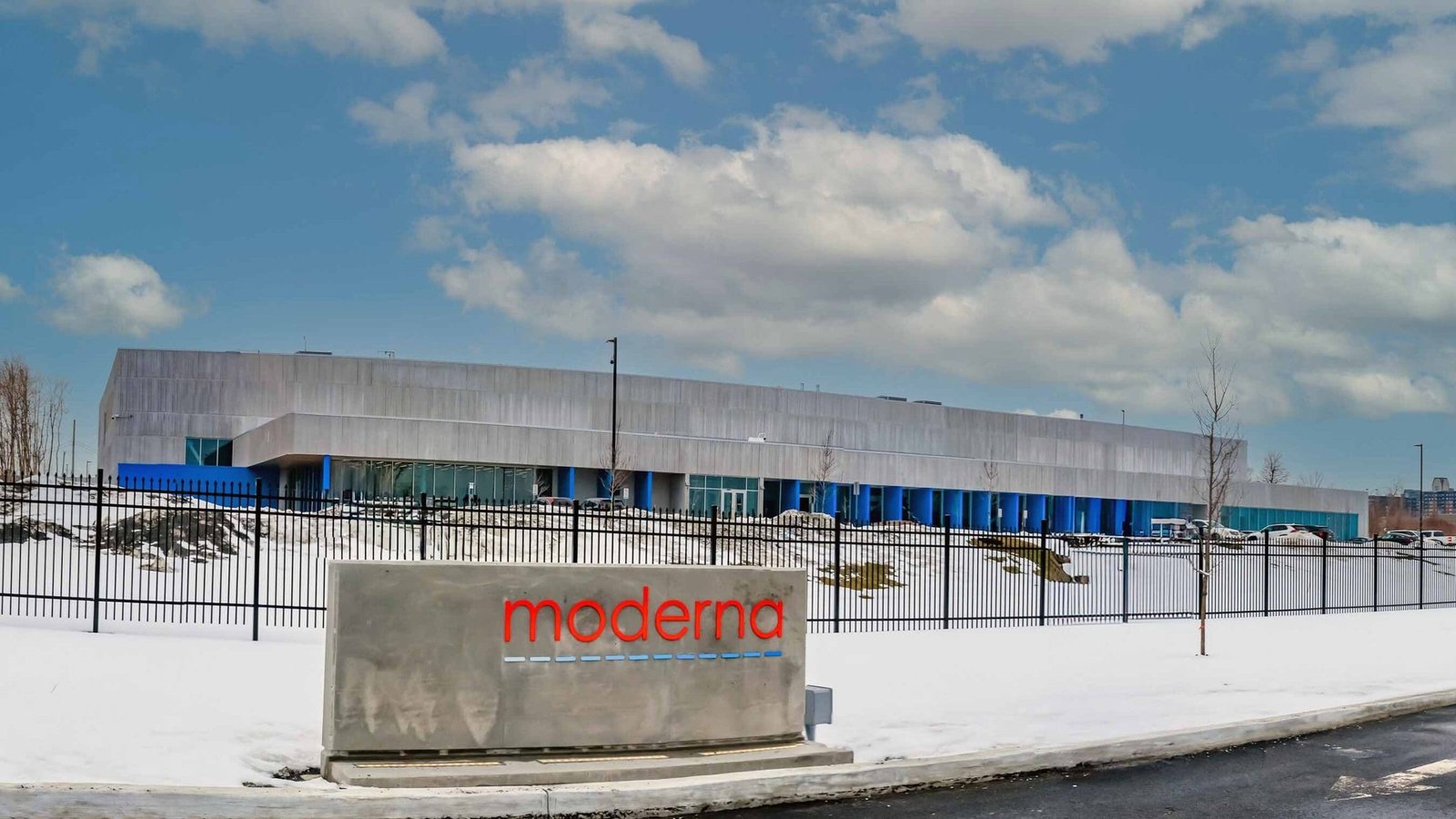 The Laval News | Moderna to make Covid vaccines in Laval starting next year - Vimarsana News